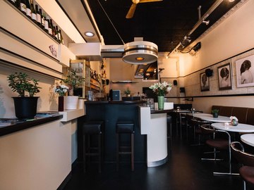 Studio/Spaces: Beautiful French bar