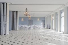 Studio/Spaces: Eleganter, heller Festsaal auf Gut Sarnow