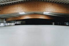Studio/Spaces: Stylische, flexible Halle