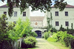 Studio/Spaces: Gutsgelände Schloss Katzenberg