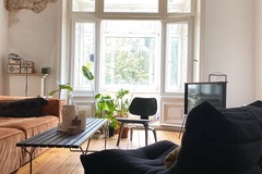 Studio/Spaces: 150qm Altbauwohnung mit Stuck, Dielen, Ofen, Erker und Tageslicht
