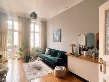 Studio/Spaces: Altbauwohnung , light and airy 