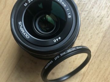 Rentals: Olympus 25mm f1.8 Objektiv + UV Filter + Lens Hood