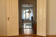 Studio/Spaces: The ideal blank canvas: bright, spacious Altbau apartment