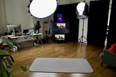 Studio/Spaces:  Hochmodernes Multi-Kamera Studio (ink. Operator)
